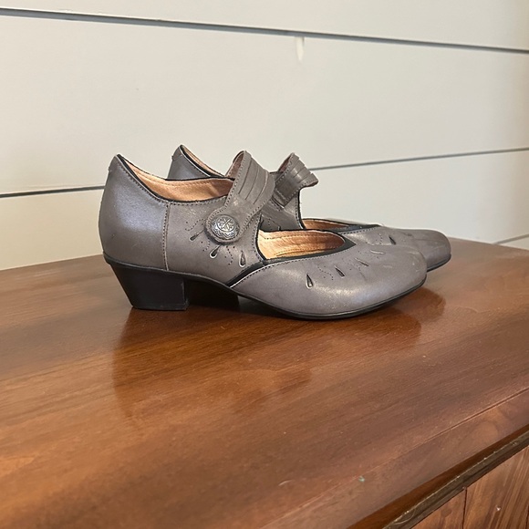 Aetrex Shoes - Aetrex Gray leather Mary Jane Heels Gypsy Soul
